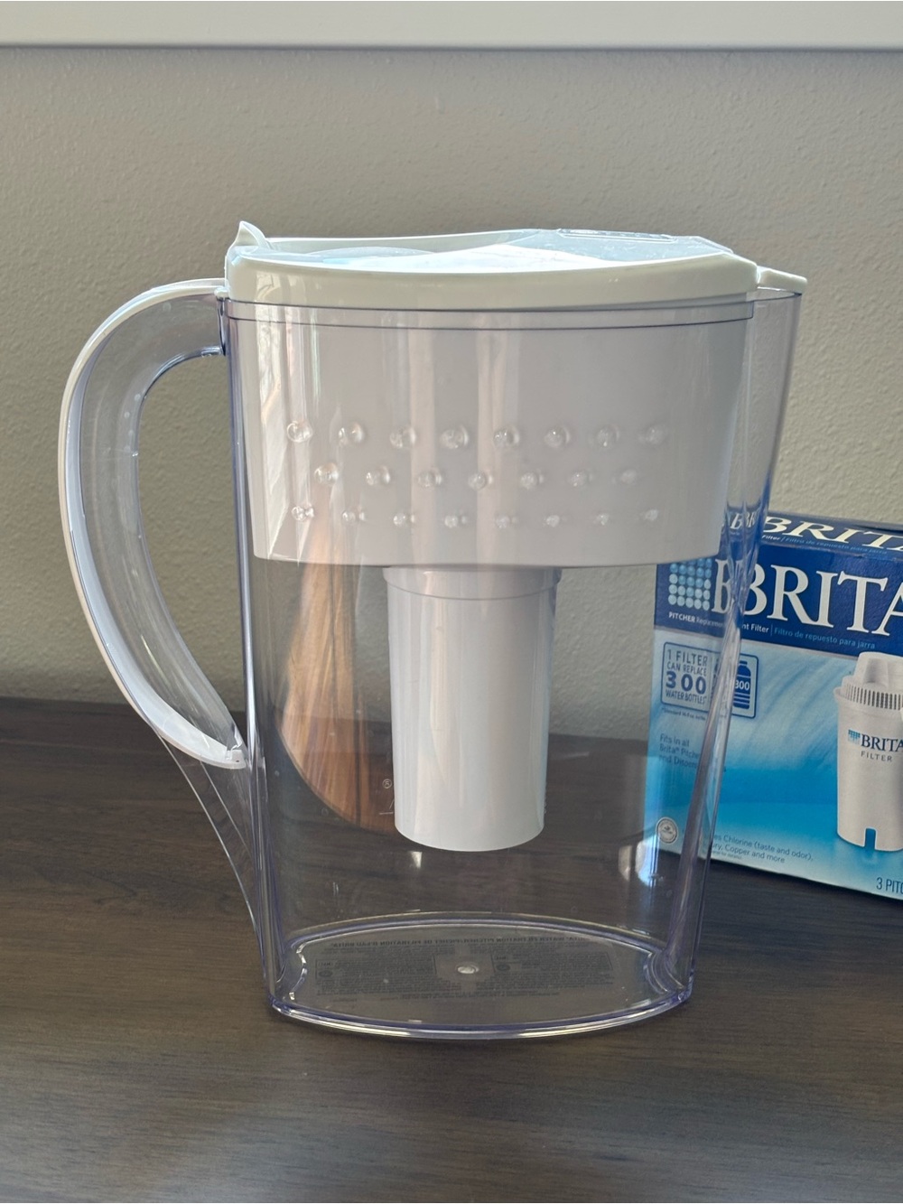 Brita space saver water filtration pitcher. Includes 2 unopened filters.